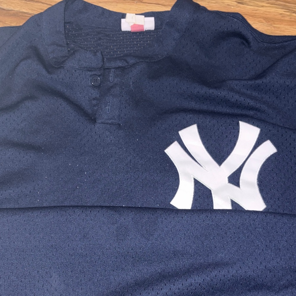 Men’s size 3XL Navy baseball Shirt with White NY Logo